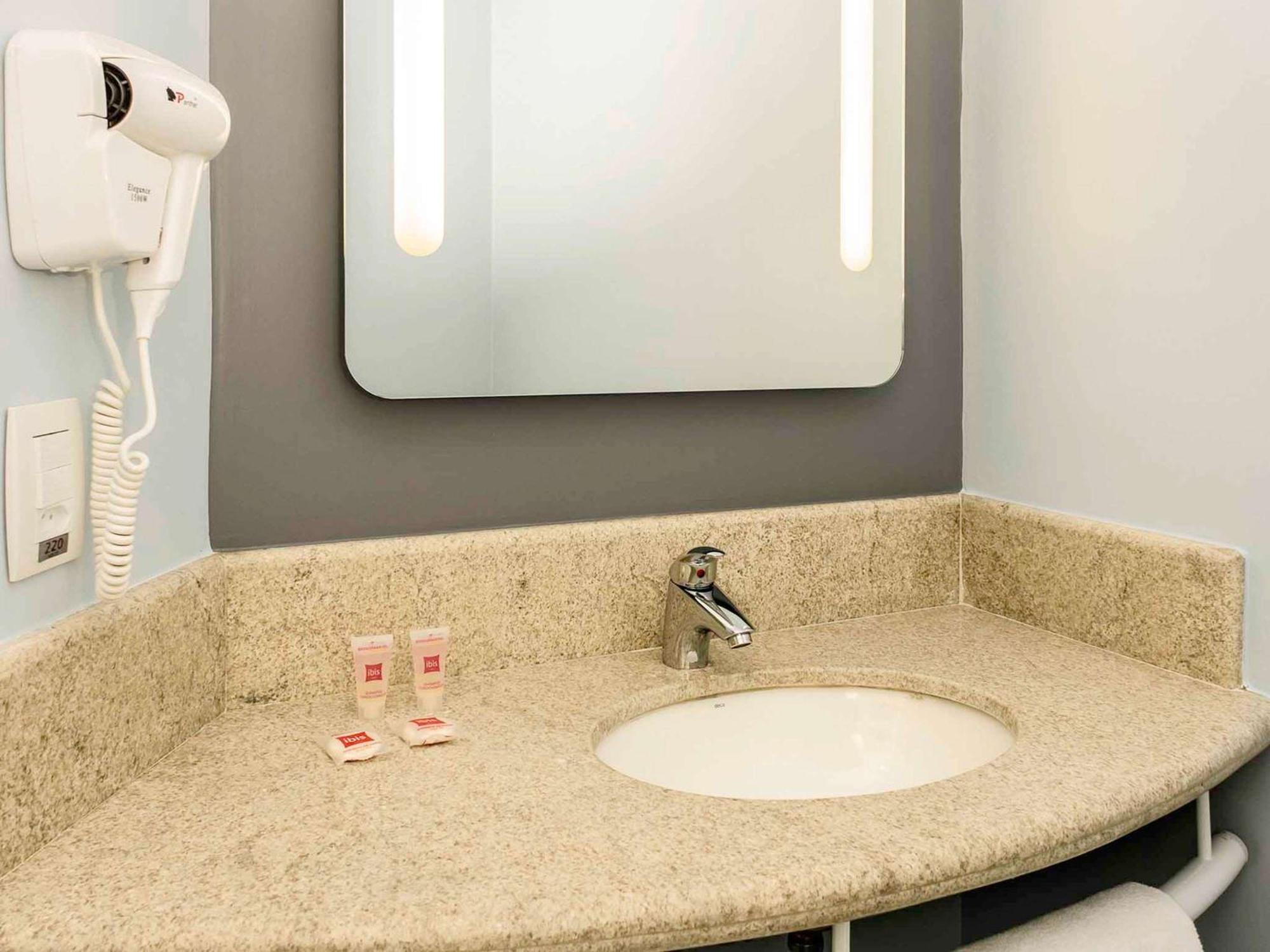 Ibis Manaus Aeroporto Hotel Eksteriør billede